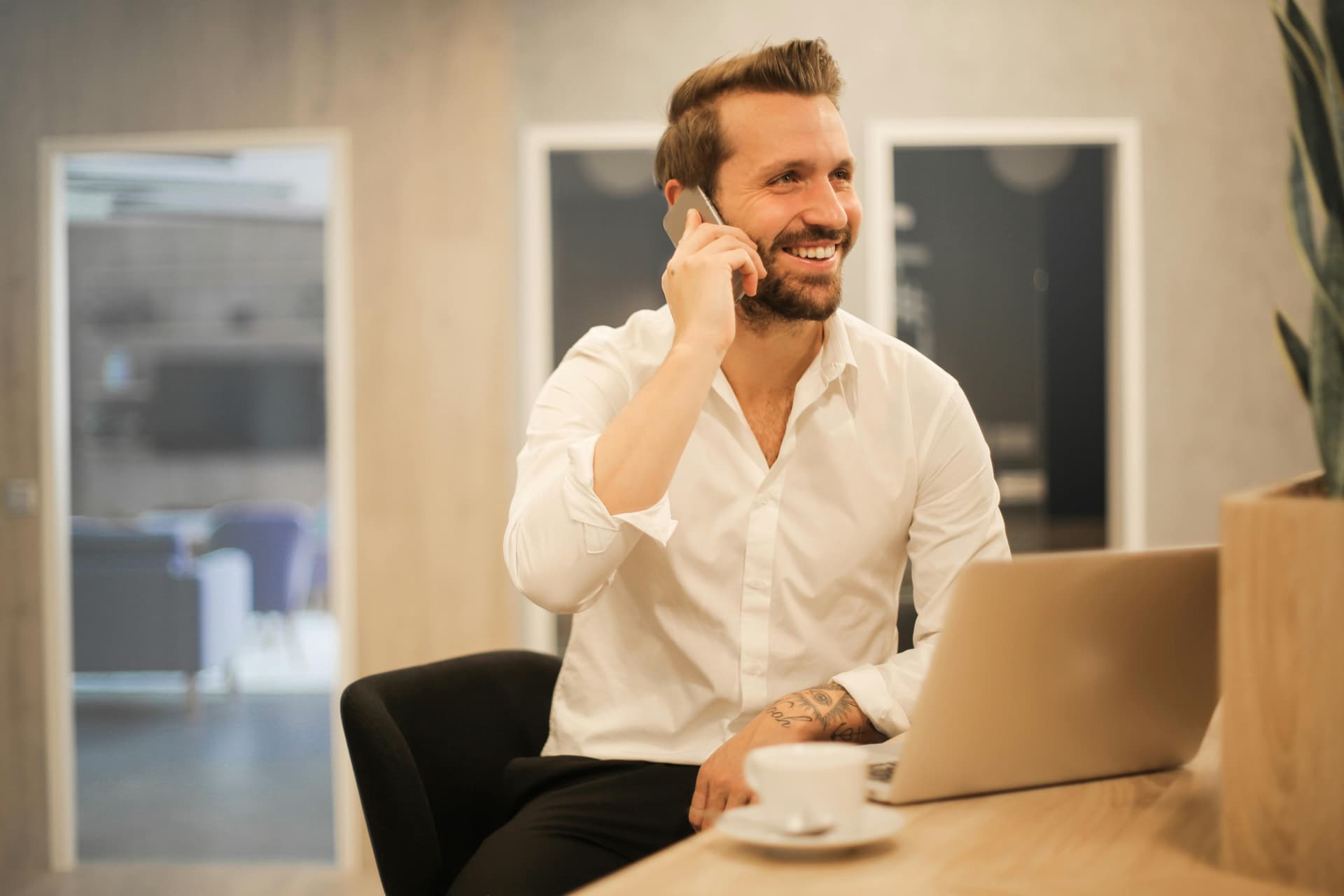 Persona en sesión de trabajo